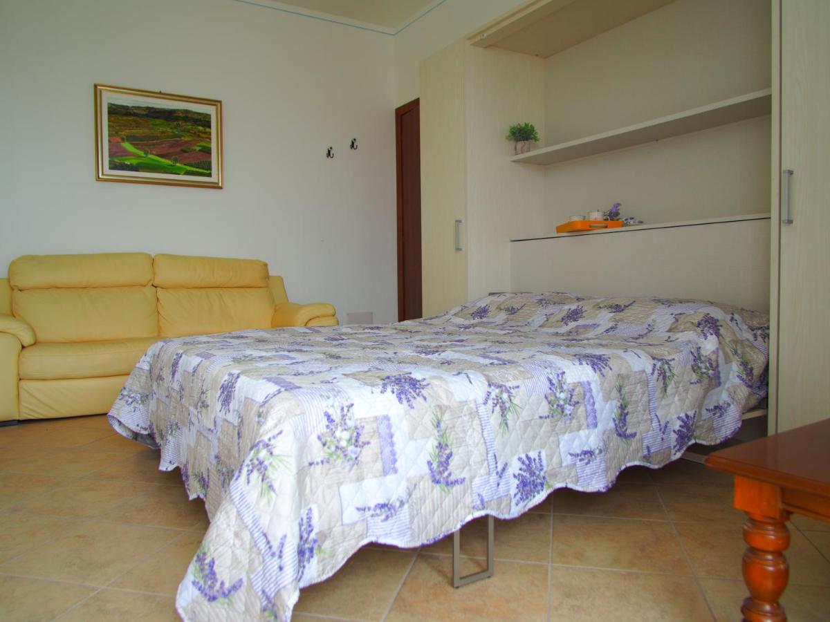 La Vigna Del Parroco Apartment Verduno Bagian luar foto