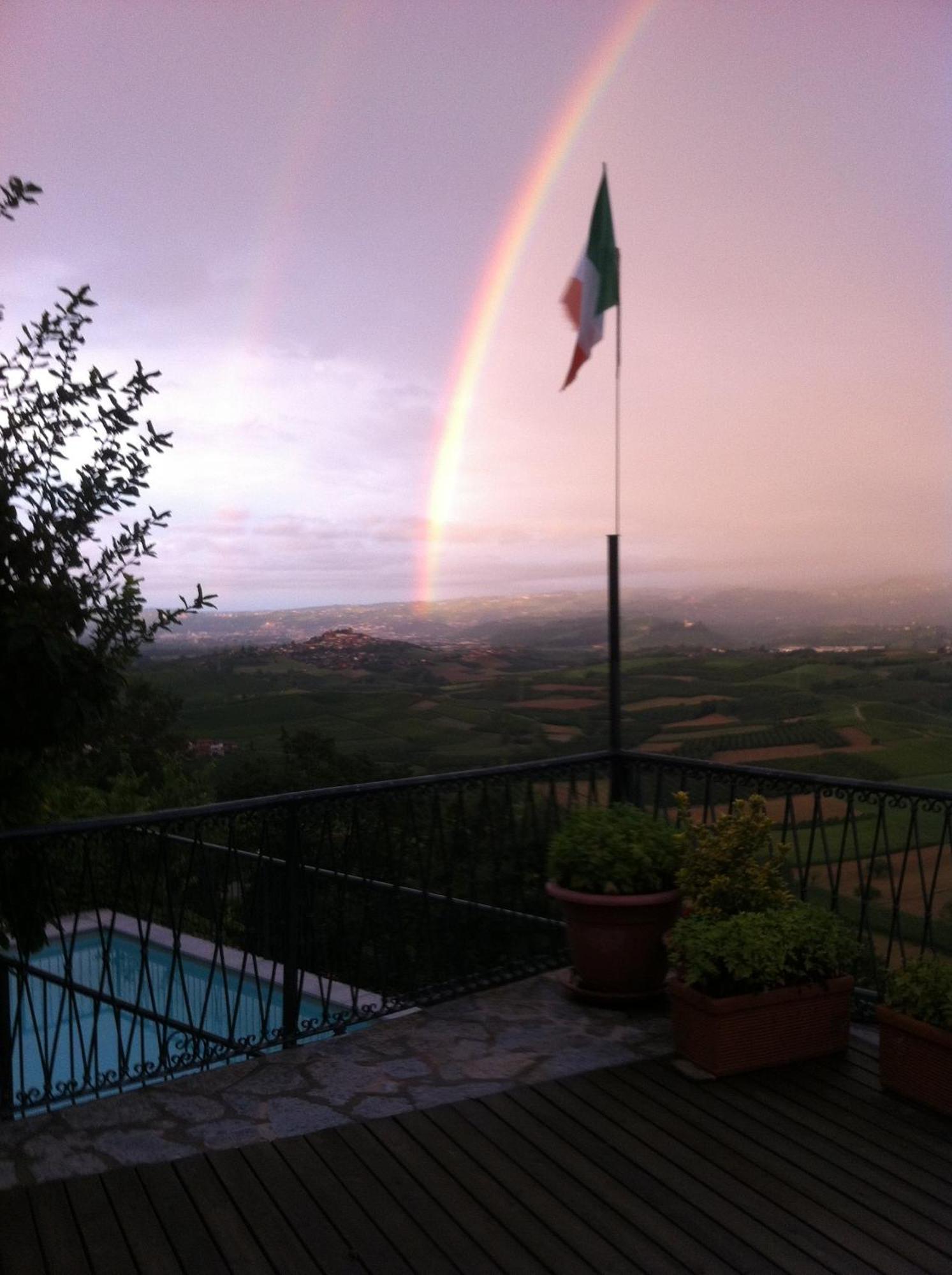 La Vigna Del Parroco Apartment Verduno Bagian luar foto