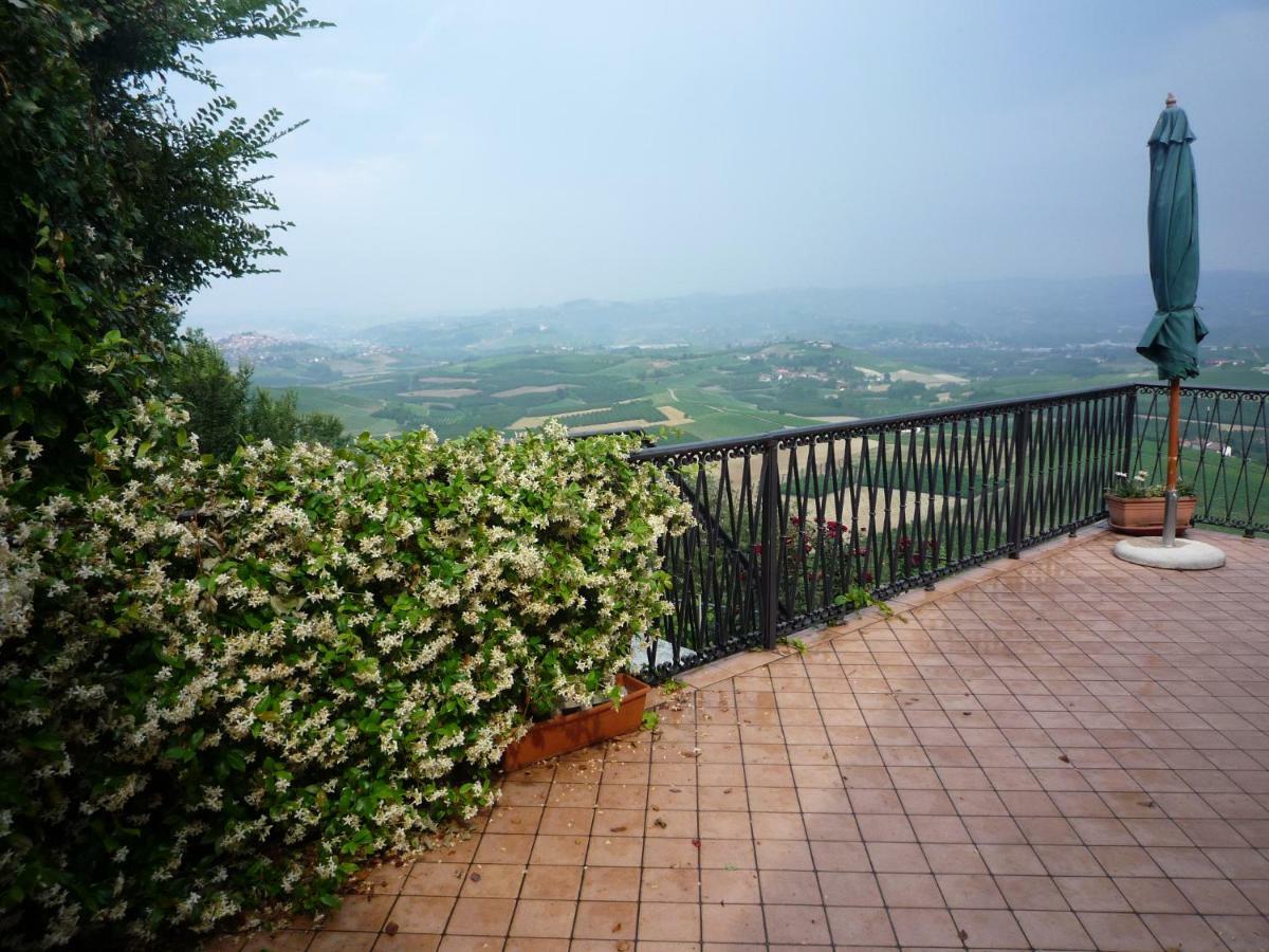 La Vigna Del Parroco Apartment Verduno Bagian luar foto